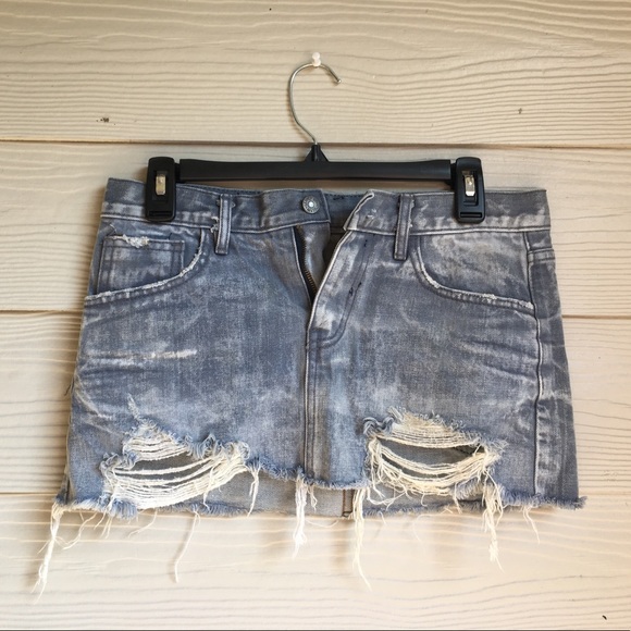 ♦️SOLD♦️ Cute Trendy Distressed Denim Jean skirt - Picture 1 of 4